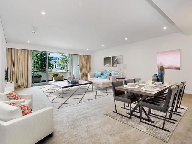Luxurious Light Filled Apartment In Sought After Locale