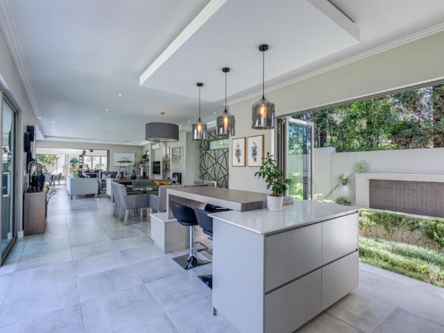 Luxurious Modern Family Home in Secure, Serene Neighbourhood