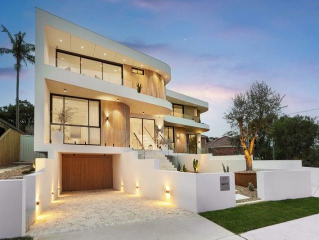 Luxurious masterpiece opposite waterfront