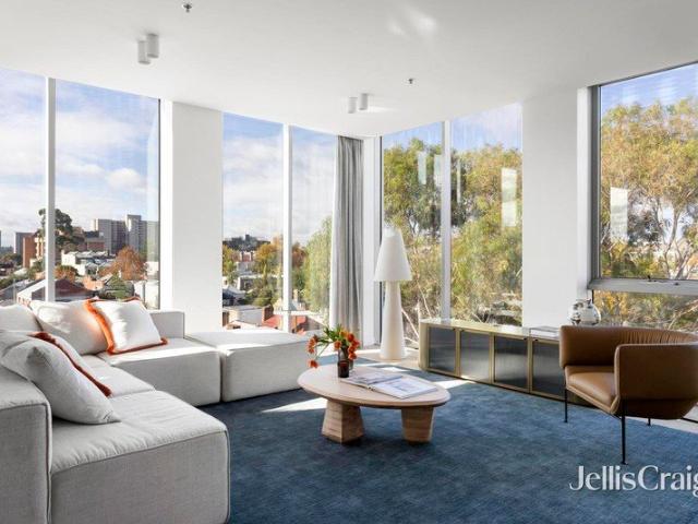 Luxurious McLaren & Co living with stunning city views 140sqm approx