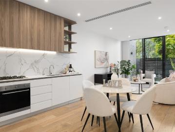 Luxurious North East Facing Courtyard Apartment in Central Location