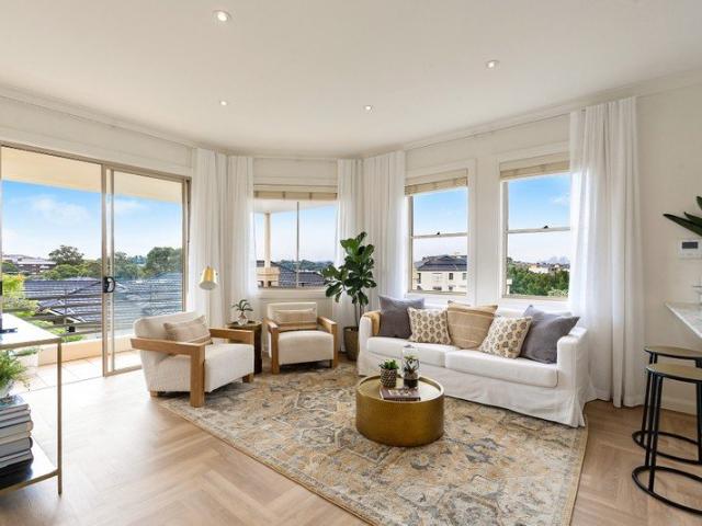 Luxurious North Easterly Apartment in Desired Lifestyle Address with Brand New Renovation & Water Views