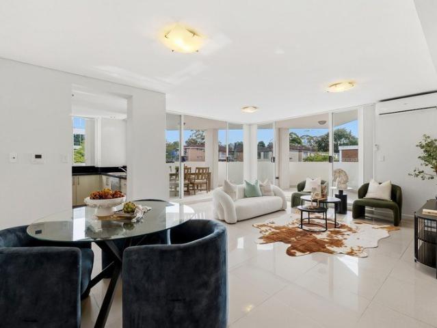 Luxurious North Facing Living in an Unbeatable Lifestyle Location