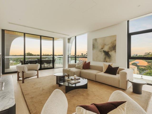 LUXURIOUS NORTH FACING PENTHOUSE