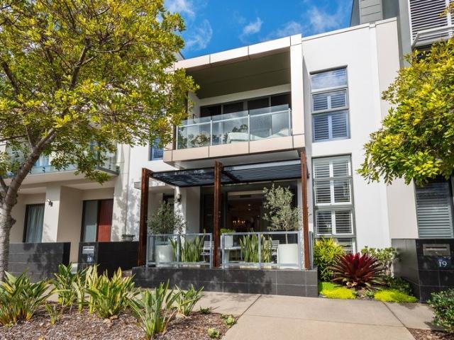 Luxurious North Facing Villa with Exceptional Designer Finishes