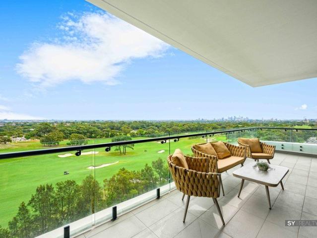 Luxurious North West Corner Residence with Spectacular Golf Course & Sydney CBD Skyline Views