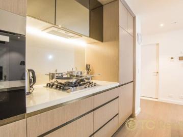 Luxurious North West Darling Square Living with Stunning City & Garden Views