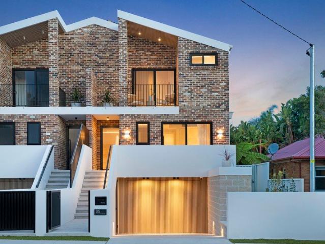 Luxurious New Family Sanctuary In Prime Near Beach Setting With LUG