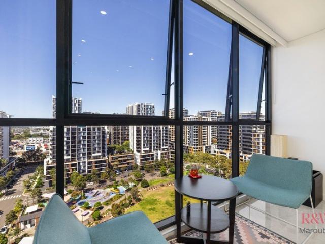 Luxurious Near New 3 bedroom Apartment with outstanding park views Ready To Move In