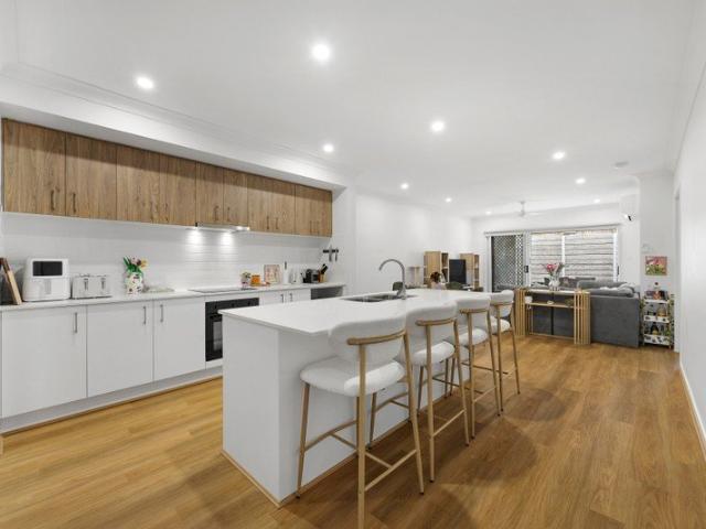 Luxurious, Near New, Stylish Residence!