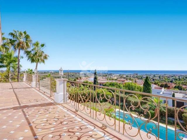 Luxurious south facing villa with Sea Views for sale on a Benahavis Golf course
