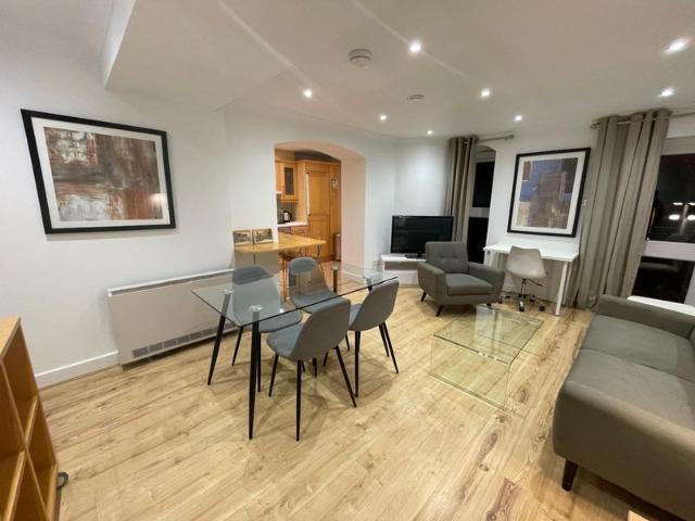 Luxurious Serviced 1 bed apartment River Thames