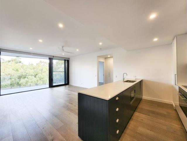 LUXURIOUS & SPACIOUS 3x2x2 APARTMENT IN PERFECT LOCATION
