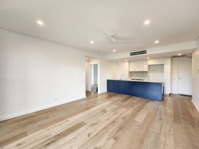 LUXURIOUS & SPACIOUS 3x2x2 APARTMENT IN PERFECT LOCATION