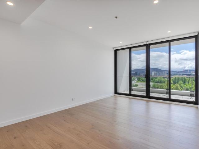 Luxurious & Spacious 1 Bedroom Parkes Apartment
