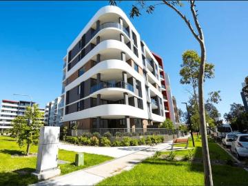 Luxurious Split Level Penthouse with Study and Stunning Views