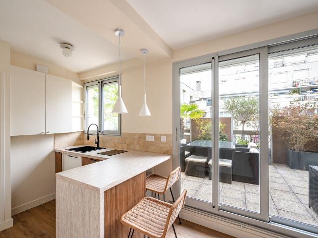 Luxurious Studio fully renovated, design and with a 25m² private terrace, Paris Amsterdam Apartments for Rent