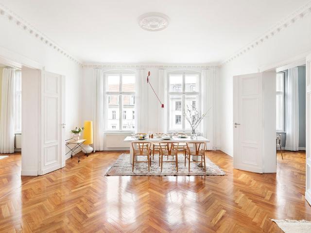 Luxurious Palais Apartment at Monbijouplatz, Berlin Amsterdam Apartments for Rent