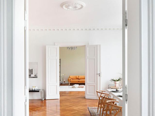 Luxurious Palais Apartment at Monbijouplatz, Berlin Amsterdam Apartments for Rent