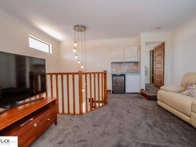 Luxurious, Peaceful Family Home on the Border of Kallaroo and Hillarys