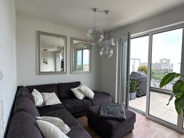 Luxurious penthouse with view over the roofs of Düsseldorf, Dusseldorf Amsterdam Apartments for Rent