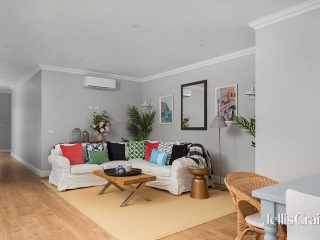 Luxurious private room with own bathroom in premium location utilities included!