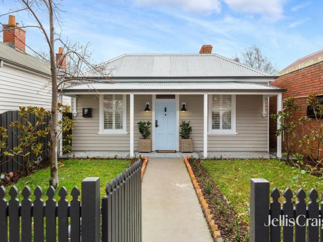 Luxurious private room with own bathroom in premium location utilities included!