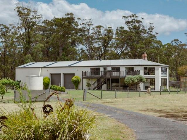 Luxurious Privacy Minutes From Town & Beaches