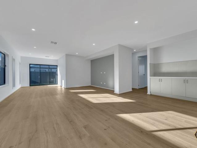 ! Luxurious Rental Opportunity in Truganina !