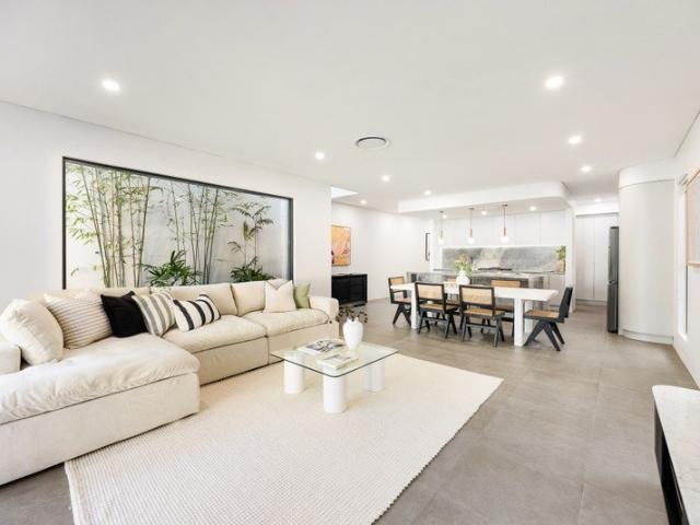 Luxurious Residence with Expansive Entertaining