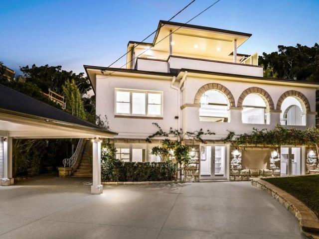 Luxurious Residence with Spectacular Views in Vaucluse