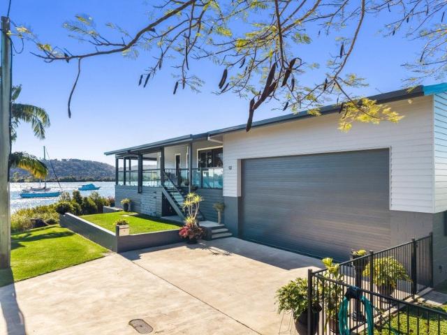 Luxurious riverfront living