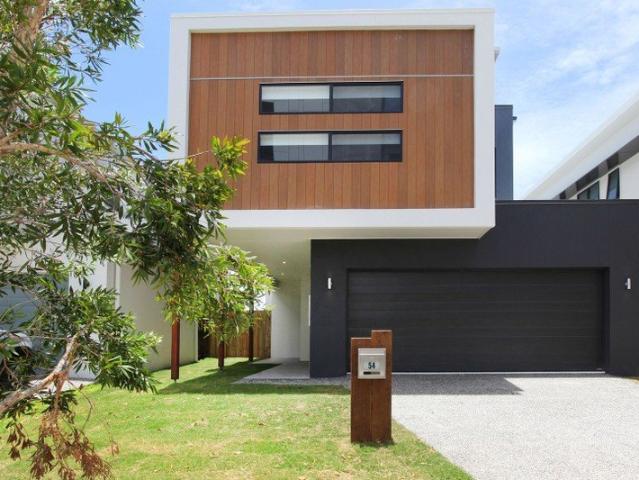Luxurious Riverside 5 Bedroom Home!