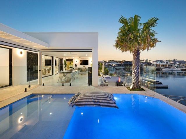Luxurious Waterfront Entertainer New Price 18m+ frontage Runaway Islands