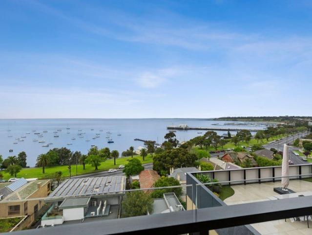 Luxurious waterfront living