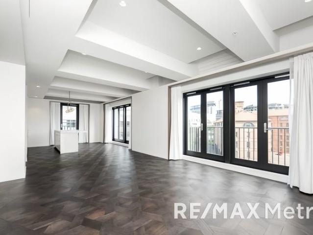Luxurious Waterfront Living in Pyrmont 3 Bedroom Elegance