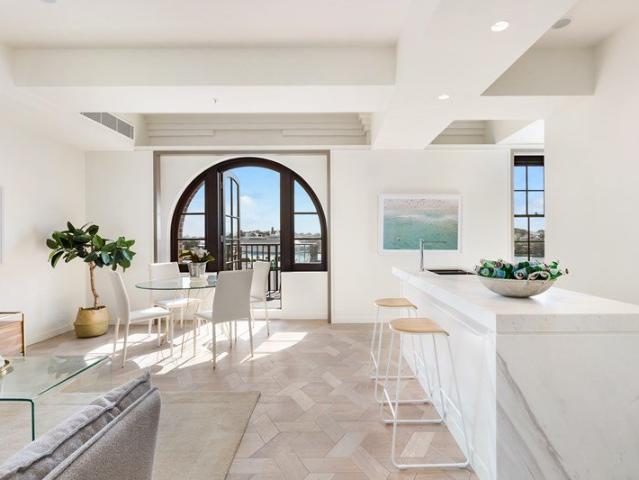 Luxurious Waterfront Living with Iconic Harbour Lifestyle