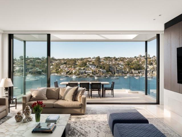 Luxurious waterfront masterpiece of timeless luxury by Corben Architects
