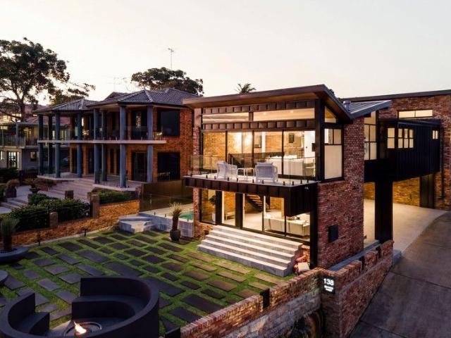 Luxurious Waterside Living with Expansive Views and Modern Design