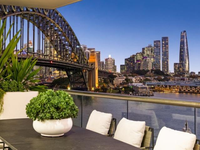 Luxurious whole floor apartment with intimate water views