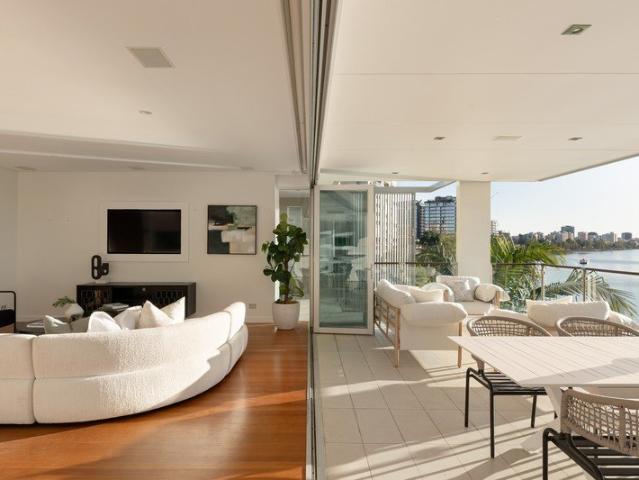 Luxurious whole floor riverfront entertainer