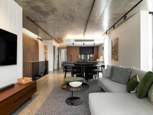 LUXURIOUS TOWNHOME FULLY FURNISHED