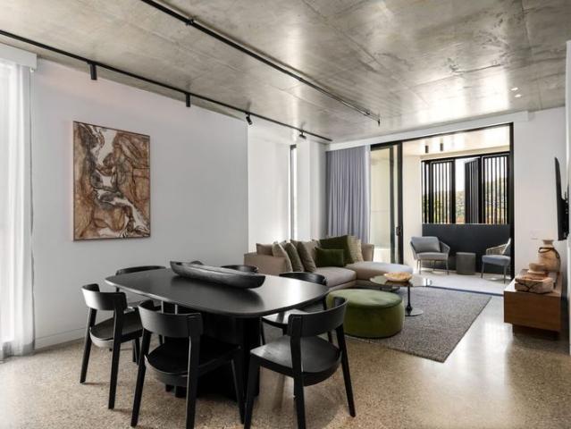 LUXURIOUS TOWNHOME FULLY FURNISHED