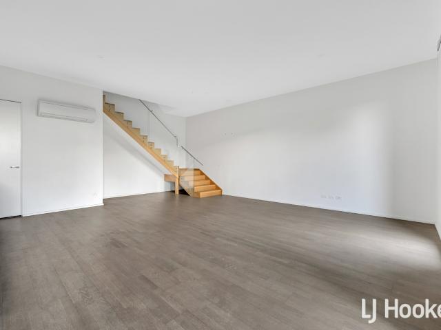 Luxurious Townhouse for Lease in Melbourne's Vibrant Maribyrnong Locale!