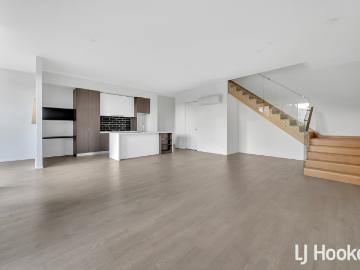 Luxurious Townhouse for Lease in Melbourne's Vibrant Maribyrnong Locale!