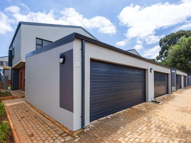 Luxurious Townhouse for Rent Prepare to be captivated by a residence that seamlessly merges comfort and convenience