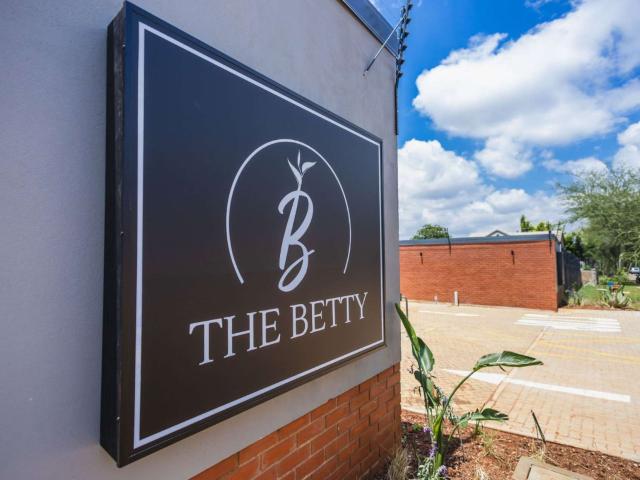 Luxurious Townhouse for Rent Prepare to be captivated by a residence that seamlessly merges comfort and convenience