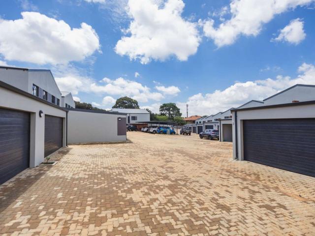 Luxurious Townhouse for Rent Prepare to be captivated by a residence that seamlessly merges comfort and convenience