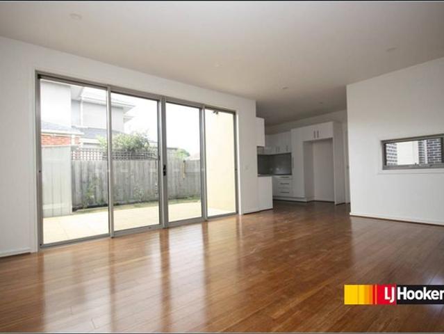 LUXURIOUS TOWNHOUSE IN SPRINGVALE