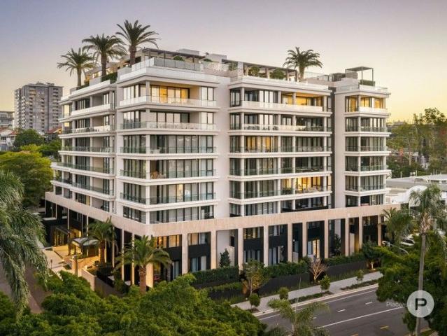 Luxurious Toowong Sky Home